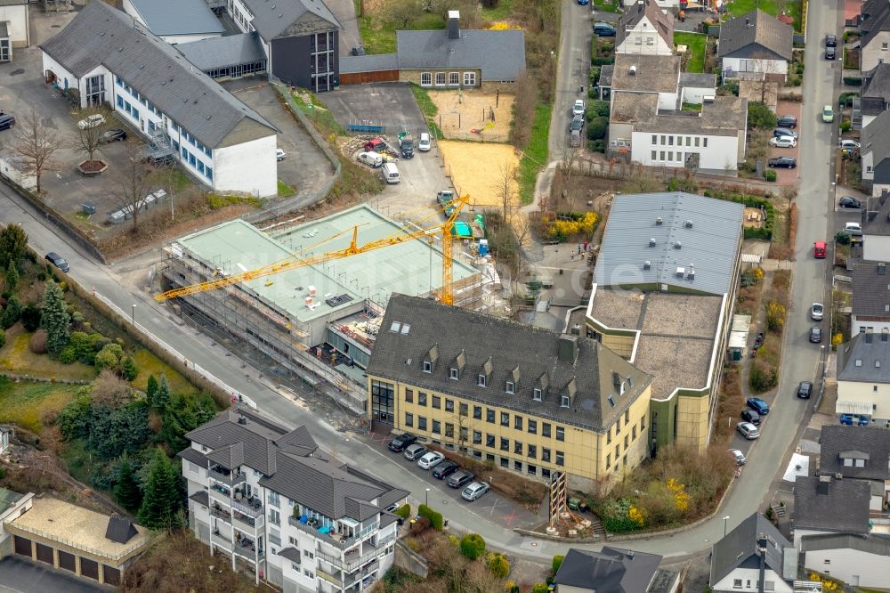 Luftaufnahme Meschede - Baustelle zum Neubau des Schulgebäudes der St. Walburga-Schule in Meschede im Bundesland Nordrhein-Westfalen, Deutschland