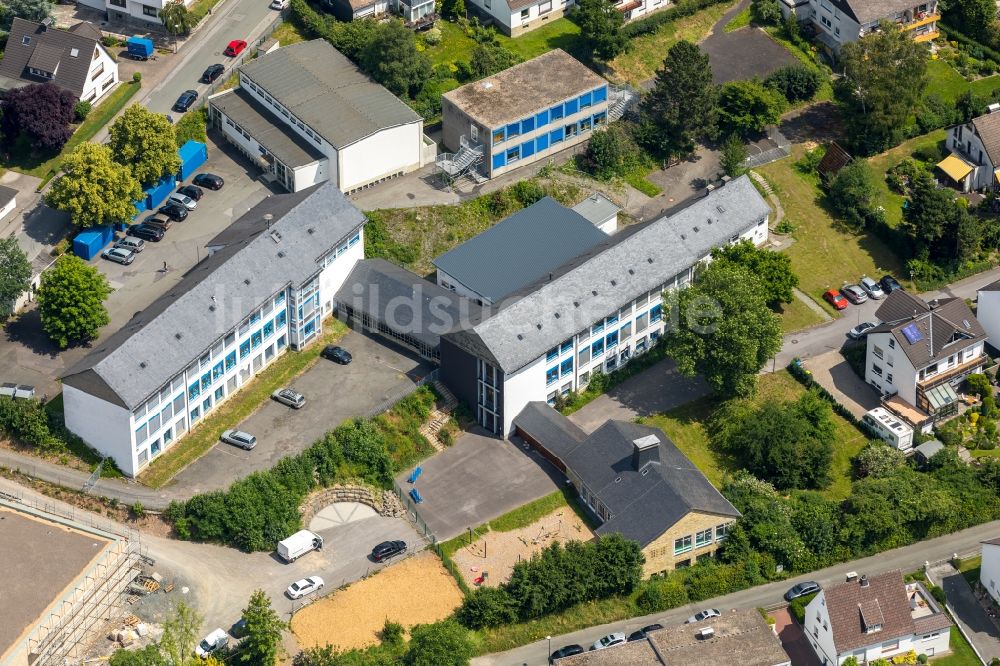 Luftaufnahme Meschede - Baustelle zum Neubau des Schulgebäudes der St. Walburga-Schule in Meschede im Bundesland Nordrhein-Westfalen, Deutschland