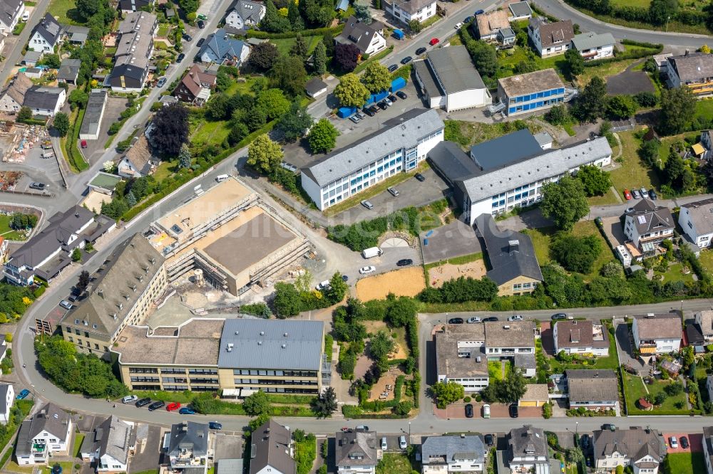 Meschede aus der Vogelperspektive: Baustelle zum Neubau des Schulgebäudes der St. Walburga-Schule in Meschede im Bundesland Nordrhein-Westfalen, Deutschland