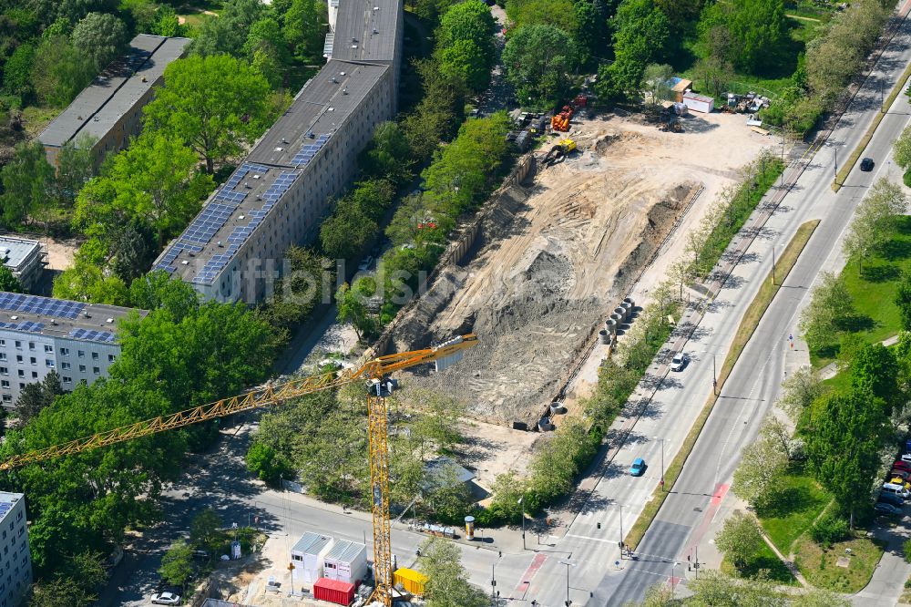 Berlin aus der Vogelperspektive: Baustelle zum Neubau eines Seniorenzentrums im Ortsteil Hellersdorf in Berlin, Deutschland