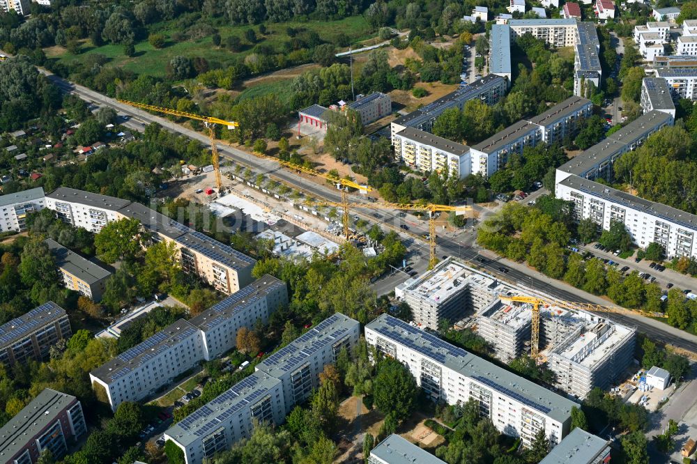 Luftaufnahme Berlin - Baustelle zum Neubau eines Seniorenzentrums im Ortsteil Hellersdorf in Berlin, Deutschland