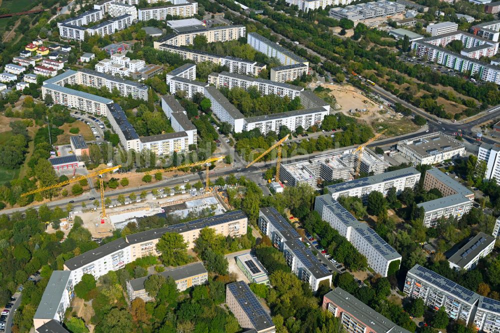 Berlin aus der Vogelperspektive: Baustelle zum Neubau eines Seniorenzentrums im Ortsteil Hellersdorf in Berlin, Deutschland