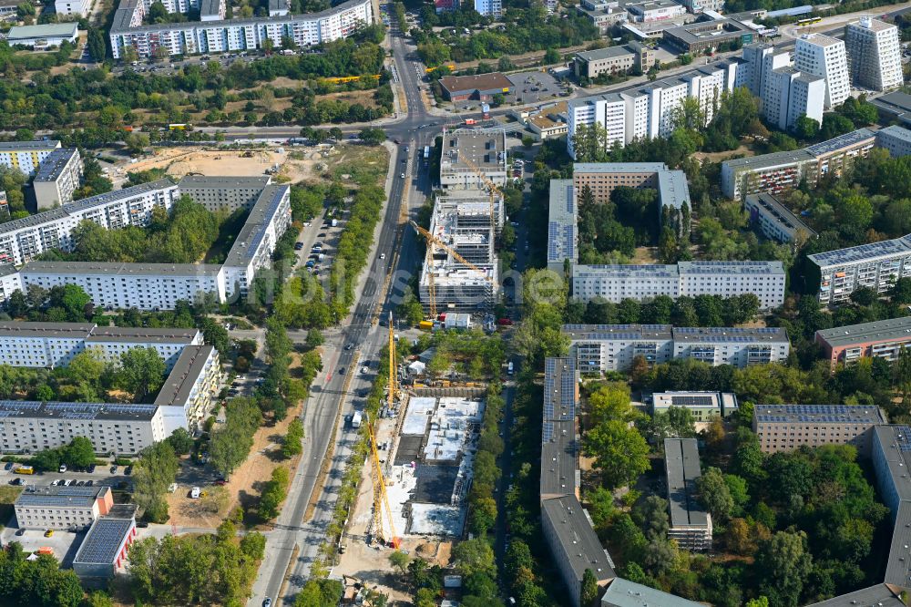 Berlin von oben - Baustelle zum Neubau eines Seniorenzentrums im Ortsteil Hellersdorf in Berlin, Deutschland