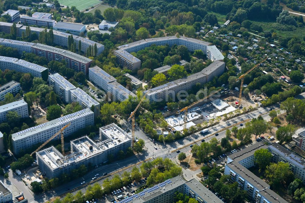 Berlin von oben - Baustelle zum Neubau eines Seniorenzentrums im Ortsteil Hellersdorf in Berlin, Deutschland