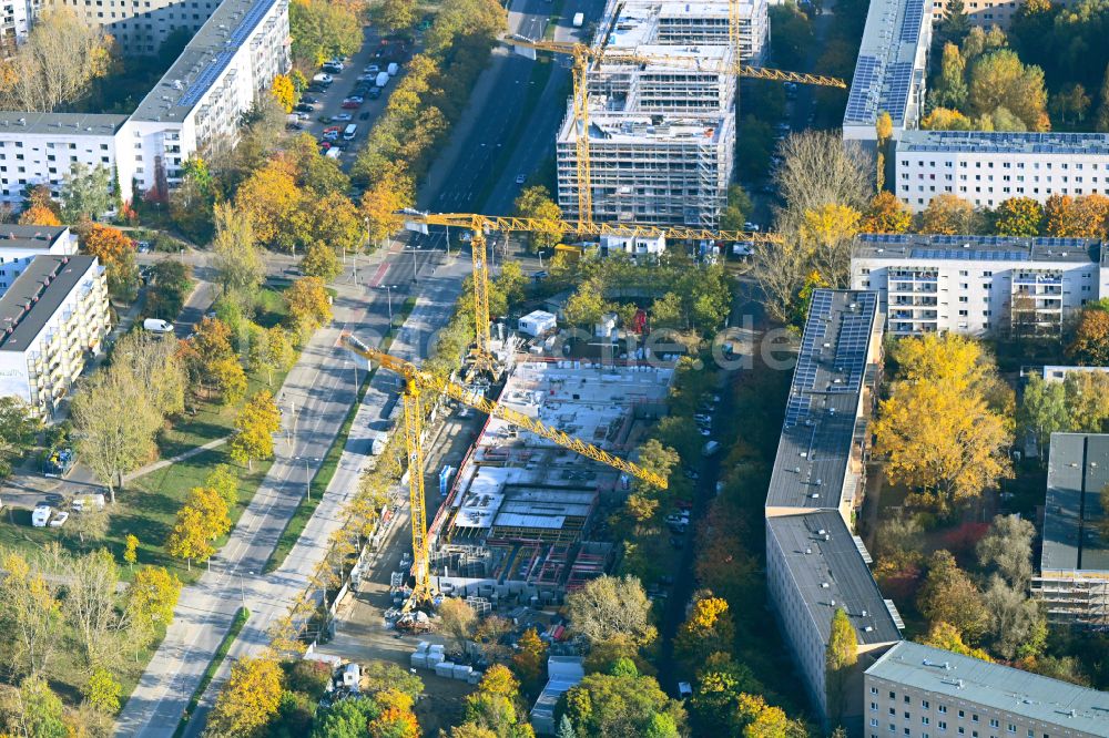 Luftaufnahme Berlin - Baustelle zum Neubau eines Seniorenzentrums im Ortsteil Hellersdorf in Berlin, Deutschland