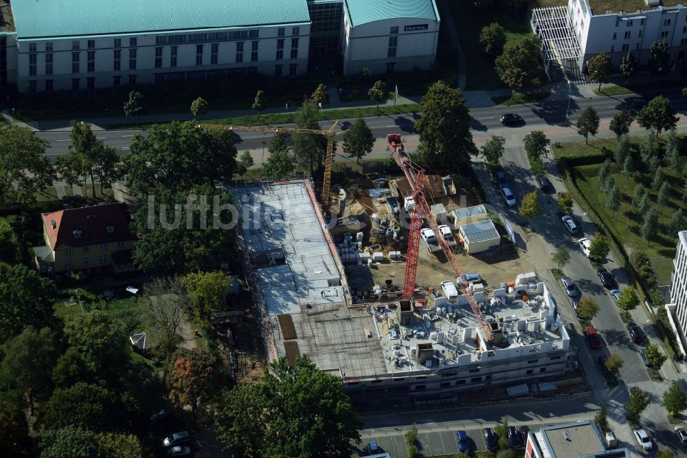 Potsdam aus der Vogelperspektive: Baustelle zum Neubau eines Seniorenzentrums und Pflegeheimes in der Pappelallee in Potsdam im Bundesland Brandenburg