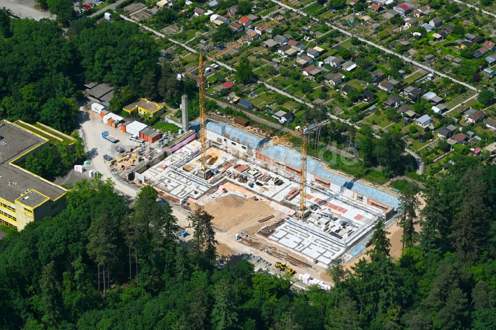 Karlsruhe von oben - Baustelle zum Neubau der Sporthalle - Dreifeldsporthalle an der Engelbert-Bohn-Schule in Karlsruhe im Bundesland Baden-Württemberg, Deutschland