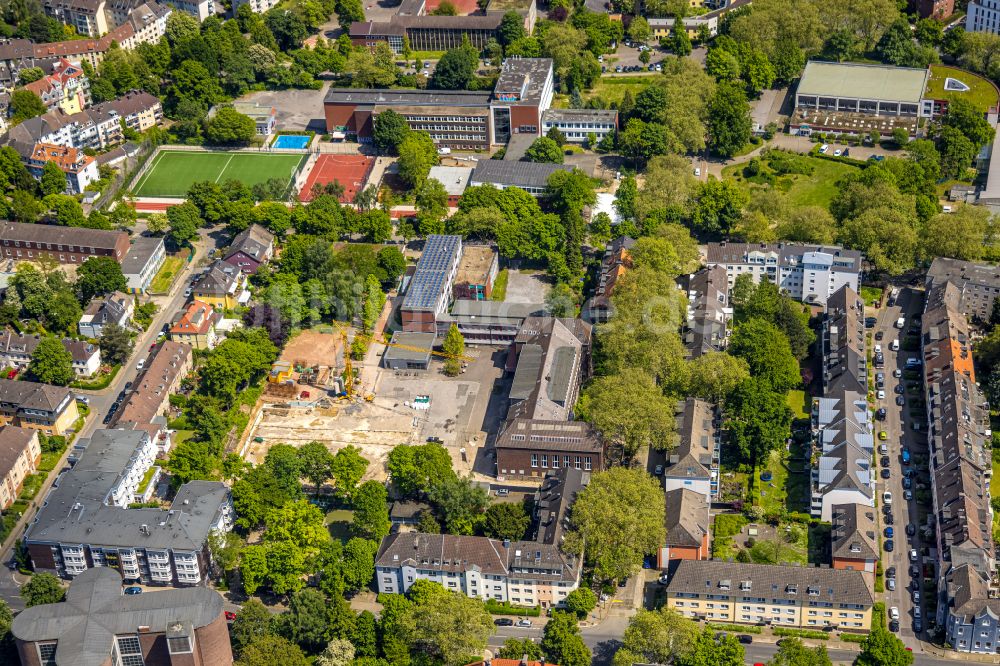 Essen von oben - Baustelle zum Neubau der Sporthalle am Helmholtz-Gymnasium und Maria-Wächtler-Gymnasium im Ortsteil Rüttenscheid in Essen im Bundesland Nordrhein-Westfalen, Deutschland