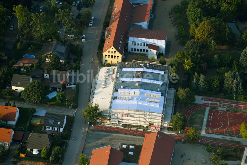 Fredersdorf-Vogelsdorf von oben - Baustelle zum Neubau der Sporthalle der Oberschule Fredersdorf an der Tieckstraße in Fredersdorf-Vogelsdorf im Bundesland Brandenburg, Deutschland