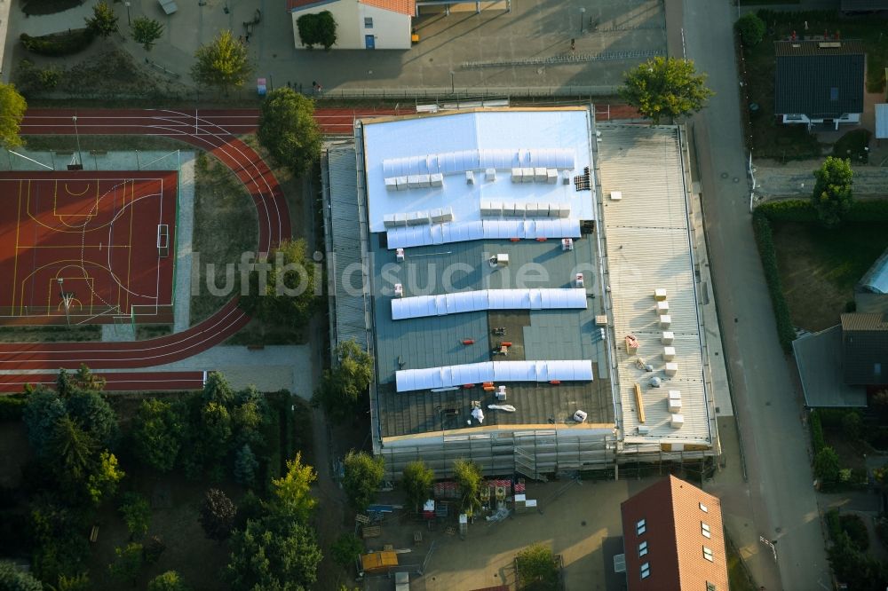 Fredersdorf-Vogelsdorf aus der Vogelperspektive: Baustelle zum Neubau der Sporthalle der Oberschule Fredersdorf an der Tieckstraße in Fredersdorf-Vogelsdorf im Bundesland Brandenburg, Deutschland