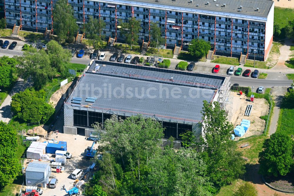 Berlin aus der Vogelperspektive: Baustelle zum Neubau der Sporthalle im Ortsteil Marzahn in Berlin, Deutschland