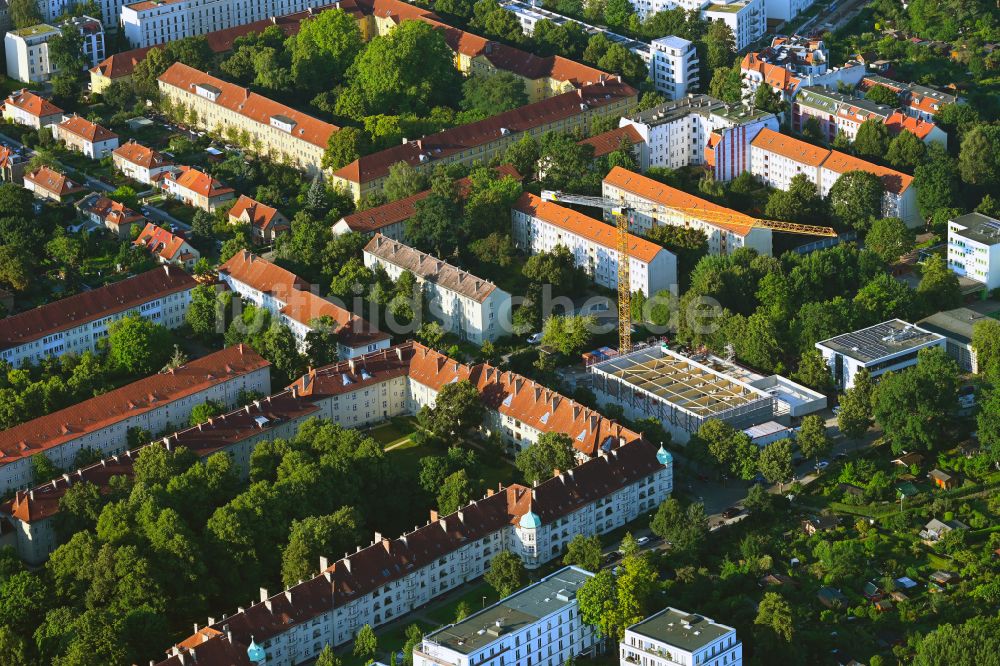 Berlin aus der Vogelperspektive: Baustelle zum Neubau der Sporthalle der Panke- Schule in Berlin, Deutschland