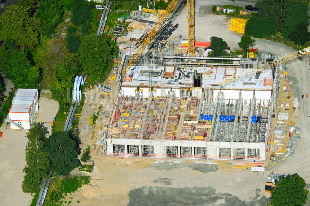 Leipzig aus der Vogelperspektive: Baustelle zum Neubau der Sporthalle der Wilhelm-Busch-Grundschule in Leipzig im Bundesland Sachsen, Deutschland