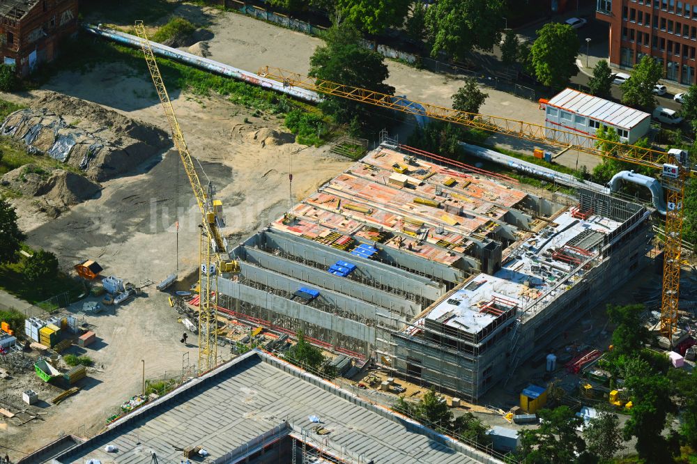 Leipzig von oben - Baustelle zum Neubau der Sporthalle der Wilhelm-Busch-Grundschule in Leipzig im Bundesland Sachsen, Deutschland