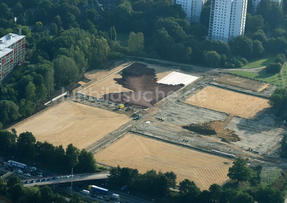 Hamburg aus der Vogelperspektive: Baustelle zum Neubau eines Sportplatz- Ensembles des Bahrenfelder Sportverein von 1919 e.V. in Hamburg