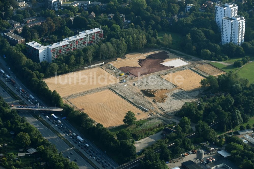 Luftaufnahme Hamburg - Baustelle zum Neubau eines Sportplatz- Ensembles des Bahrenfelder Sportverein von 1919 e.V. in Hamburg