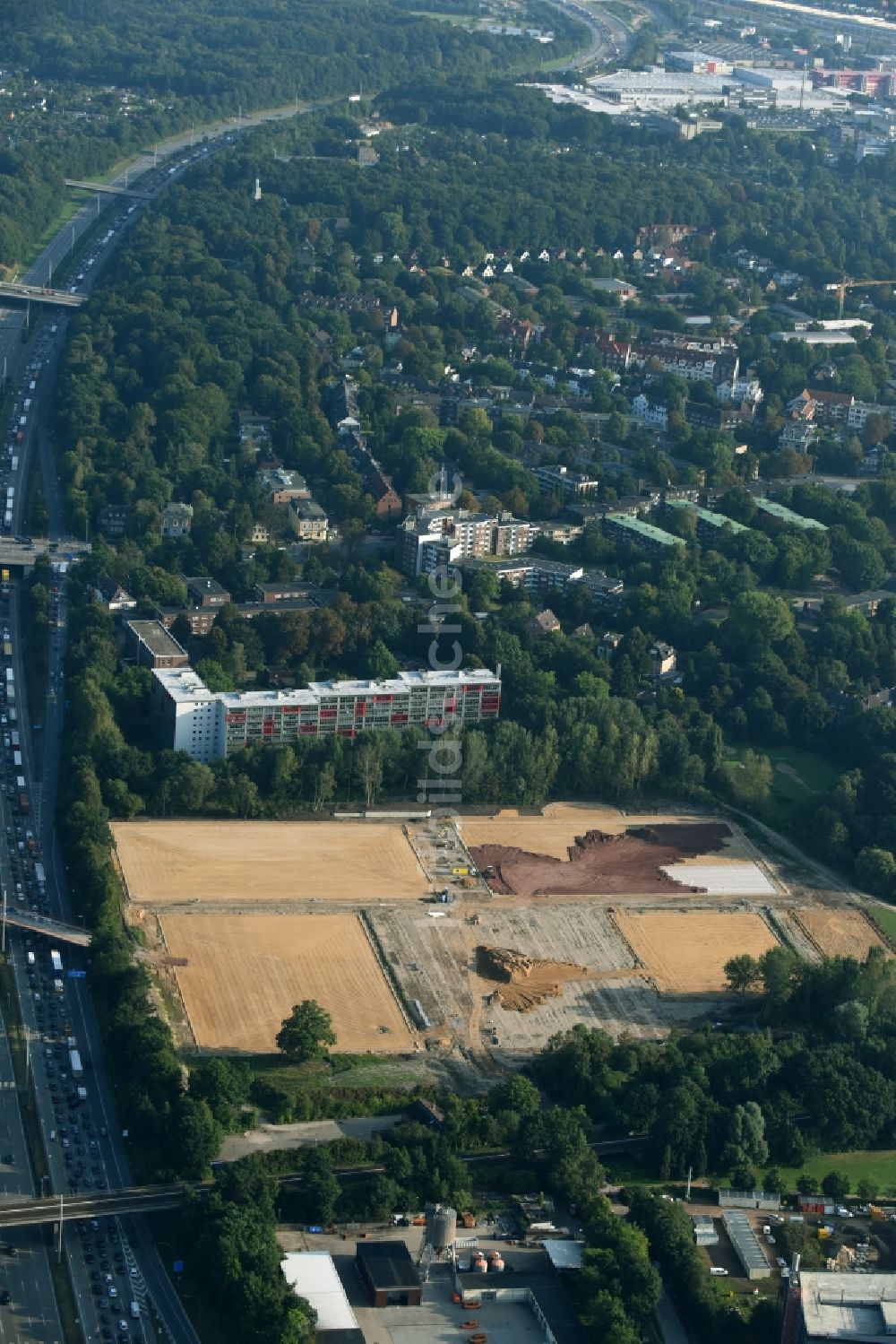 Hamburg von oben - Baustelle zum Neubau eines Sportplatz- Ensembles des Bahrenfelder Sportverein von 1919 e.V. in Hamburg