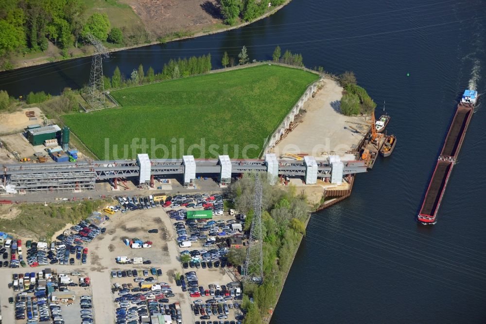 Luftaufnahme Berlin - Baustelle zum Neubau der Spreebrücke im Zuge der Süd-Ost-Verbindung (SOV) in Berlin Schöneweide