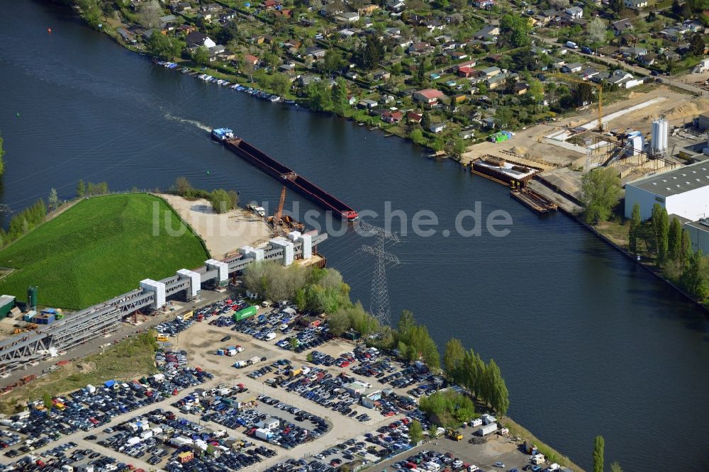 Luftaufnahme Berlin - Baustelle zum Neubau der Spreebrücke im Zuge der Süd-Ost-Verbindung (SOV) in Berlin Schöneweide