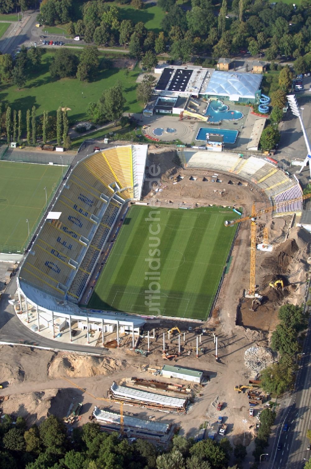 Luftaufnahme Dresden - Baustelle zum Neubau des Stadion DDV-Stadion Dresden im Bundesland Sachsen