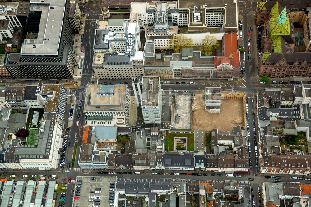 Luftaufnahme Düsseldorf - Baustelle zum Neubau des Stadtquartiers CARLS QUARTIER an der Kasernenstraße und Bastionstraße in Düsseldorf im Bundesland Nordrhein-Westfalen