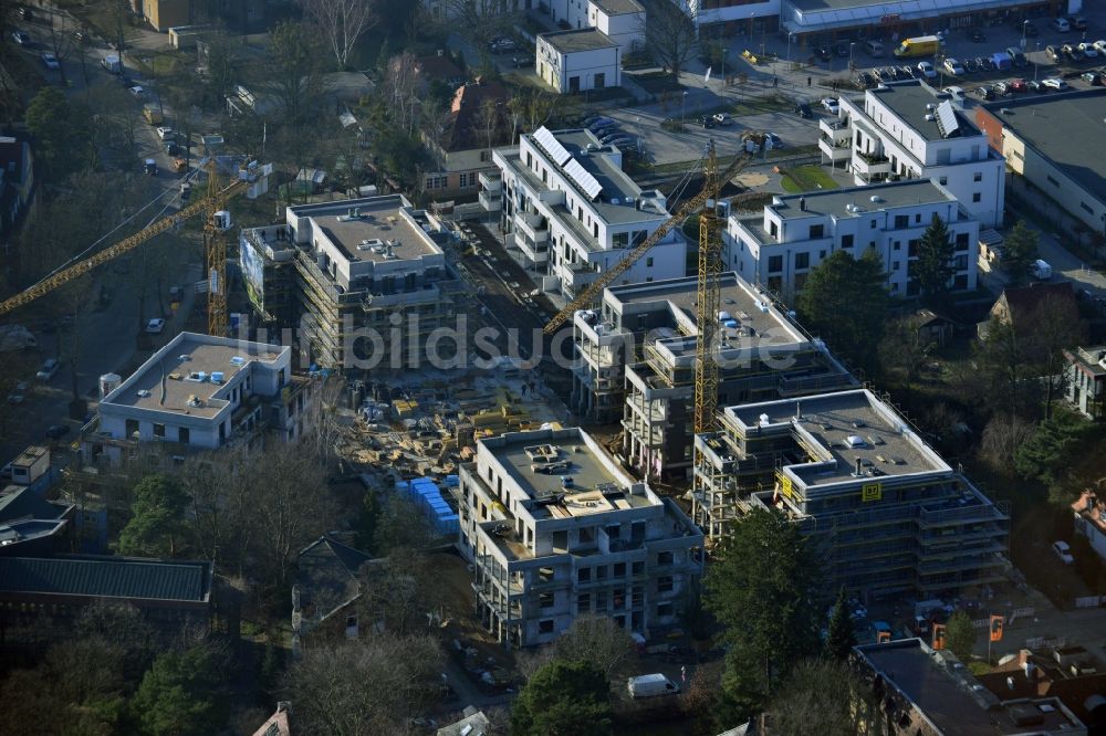 Berlin aus der Vogelperspektive: Baustelle zum Neubau von Stadtvillen- Mehrfamilienhäusern an der Matterhornstraße - Kirchblickstraße in Berlin