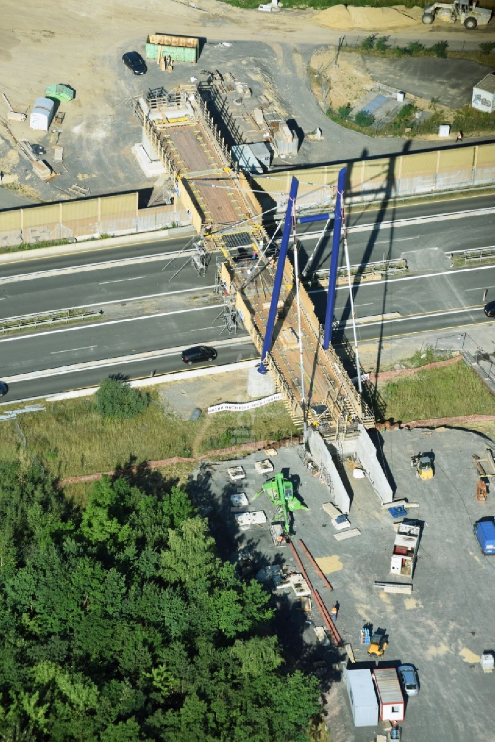 Markkleeberg aus der Vogelperspektive: Baustelle zum Neubau des Straßen- Brückenbauwerk über die Bundesstraße B2 in Markkleeberg im Bundesland Sachsen