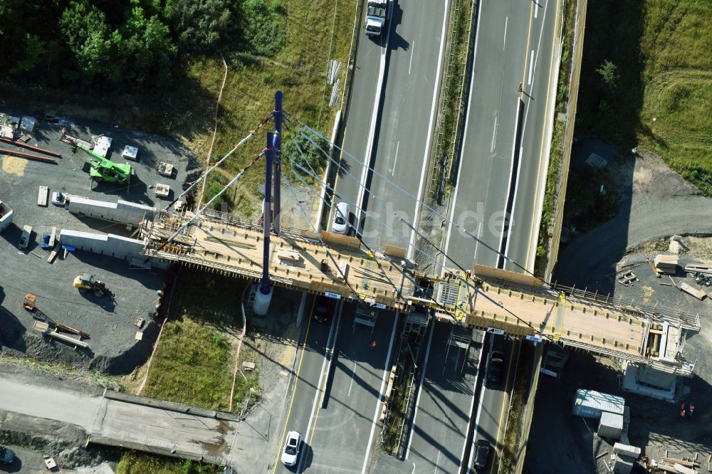 Markkleeberg von oben - Baustelle zum Neubau des Straßen- Brückenbauwerk über die Bundesstraße B2 in Markkleeberg im Bundesland Sachsen