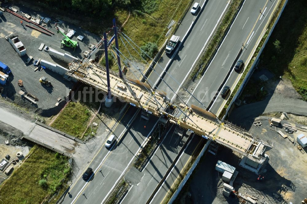 Markkleeberg aus der Vogelperspektive: Baustelle zum Neubau des Straßen- Brückenbauwerk über die Bundesstraße B2 in Markkleeberg im Bundesland Sachsen