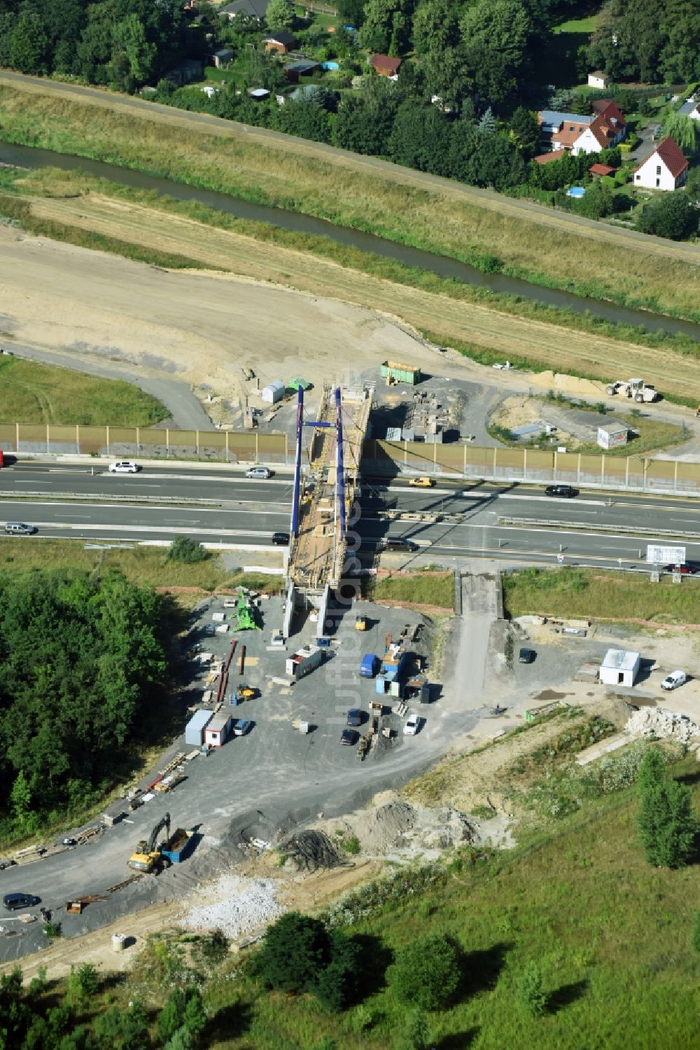 Markkleeberg aus der Vogelperspektive: Baustelle zum Neubau des Straßen- Brückenbauwerk über die Bundesstraße B2 in Markkleeberg im Bundesland Sachsen