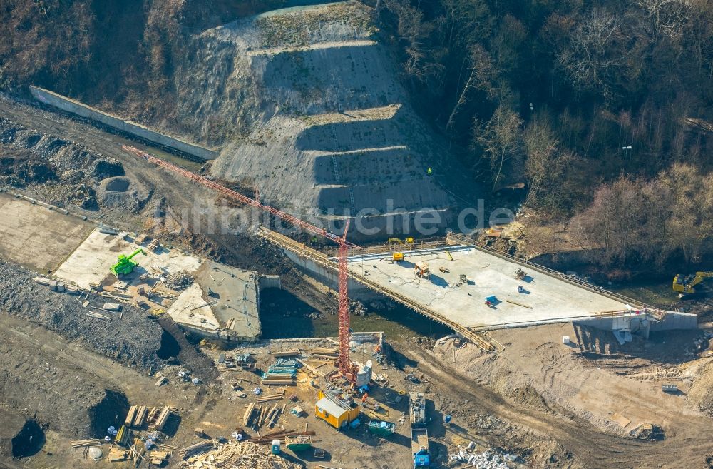 Luftaufnahme Hagen - Baustelle zum Neubau des Straßen- Brückenbauwerk über den Flußverlauf der Volme im Ortsteil Philippshöhe in Hagen im Bundesland Nordrhein-Westfalen