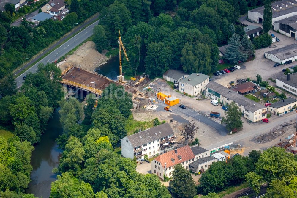 Luftaufnahme Arnsberg - Baustelle zum Neubau des Straßen- Brückenbauwerk über die Ruhr an der B229 in Arnsberg im Bundesland Nordrhein-Westfalen