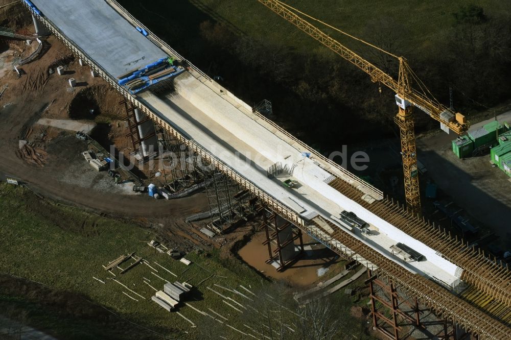 Luftbild Bad Salzungen - Baustelle zum Neubau des Straßen- Brückenbauwerk Brücke über das Leimbachtal (BW 5) der B 62 OU Ortsumfahrung in Bad Salzungen im Bundesland Thüringen