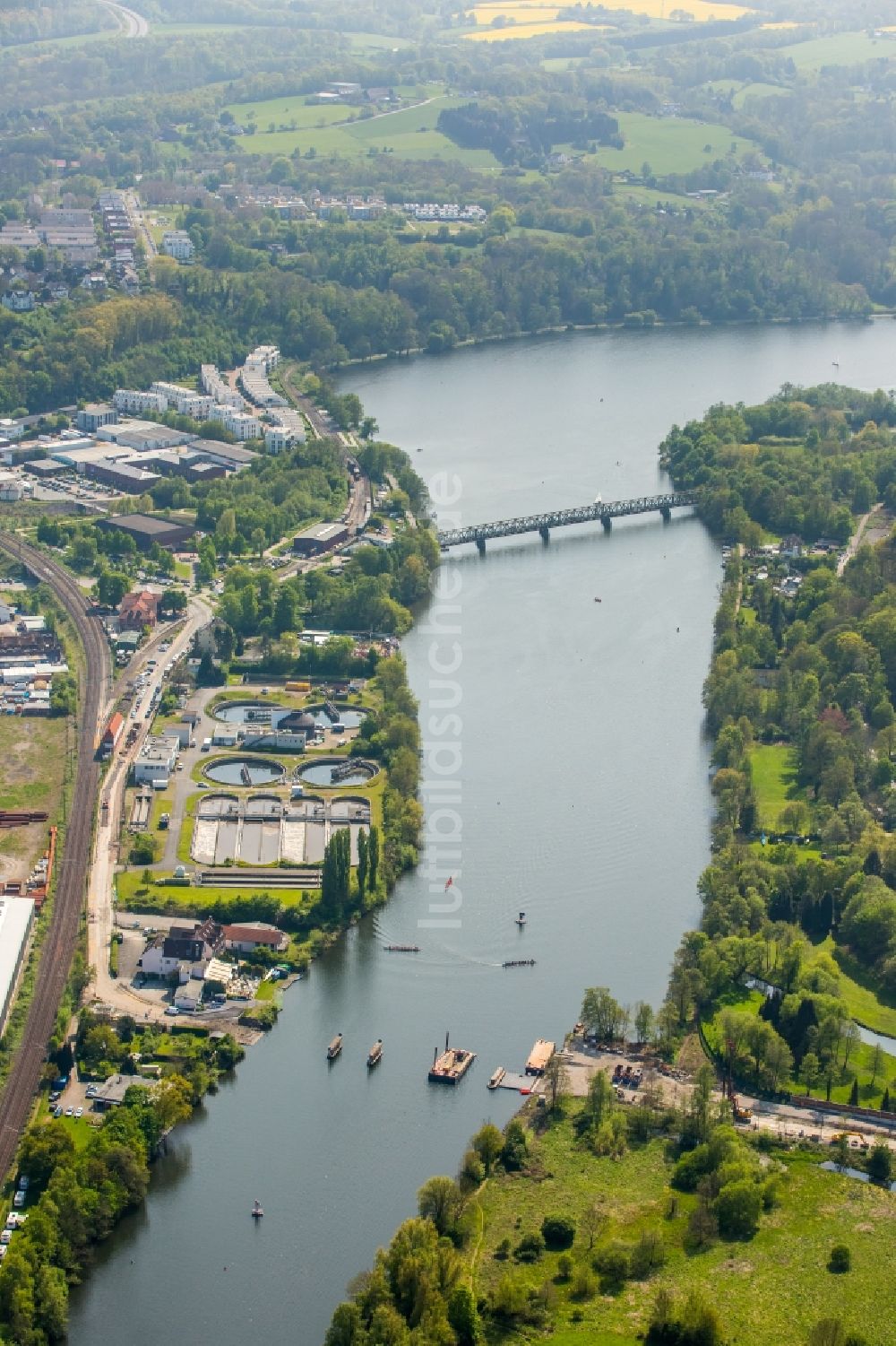 Luftaufnahme Essen - Baustelle zum Neubau des Straßen- Brückenbauwerk Kampmannbrücke über die Ruhr in Essen im Bundesland Nordrhein-Westfalen