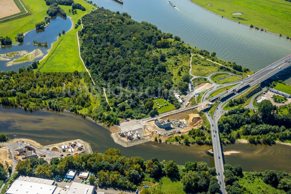 Wesel aus der Vogelperspektive: Baustelle zum Neubau des Straßen- Brückenbauwerk Lippebrücke in Wesel im Bundesland Nordrhein-Westfalen, Deutschland