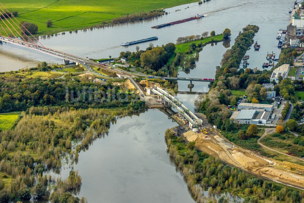 Wesel aus der Vogelperspektive: Baustelle zum Neubau des Straßen- Brückenbauwerk Lippebrücke in Wesel im Bundesland Nordrhein-Westfalen, Deutschland