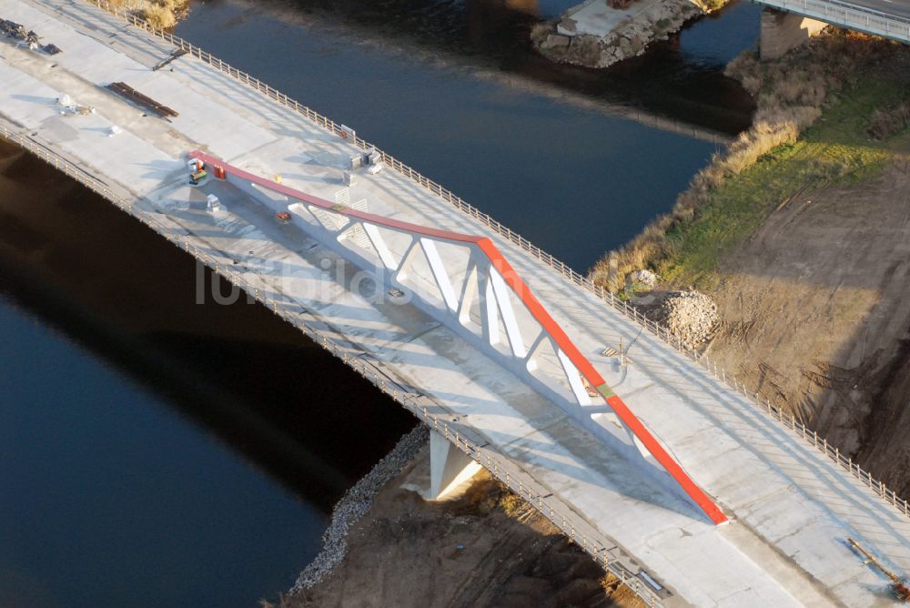 Luftbild Wurzen - Baustelle zum Neubau des Straßen- Brückenbauwerk Muldebrücke in Wurzen im Bundesland Sachsen, Deutschland