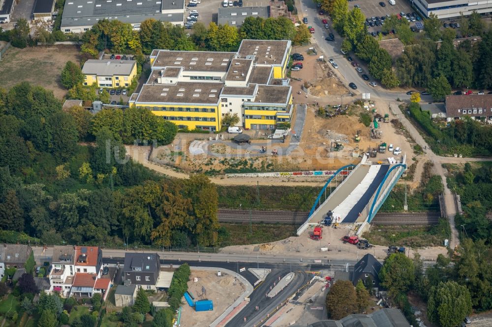 Essen aus der Vogelperspektive: Baustelle zum Neubau des Straßen- Brückenbauwerk Nünningbrücke in Essen im Bundesland Nordrhein-Westfalen, Deutschland