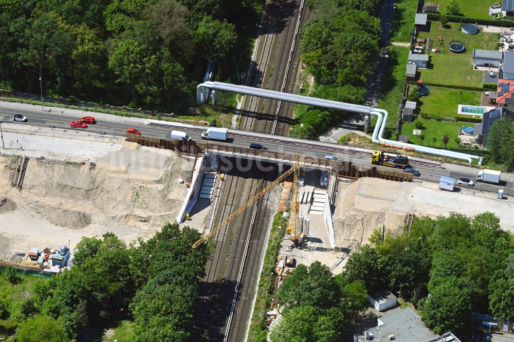 Luftaufnahme Berlin - Baustelle zum Neubau des Straßen- Brückenbauwerk Südliche Blumberger Damm Brücke in Berlin, Deutschland