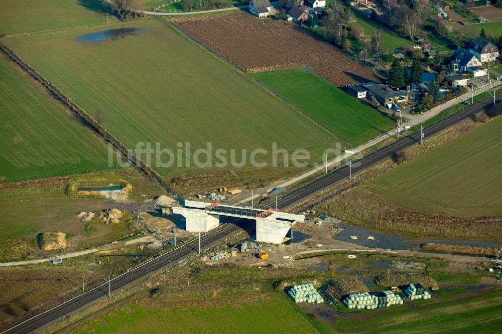 Luftbild Emmerich am Rhein - Baustelle zum Neubau des Straßen- Brückenbauwerk im Stadtteil Praest in Emmerich am Rhein im Bundesland Nordrhein-Westfalen