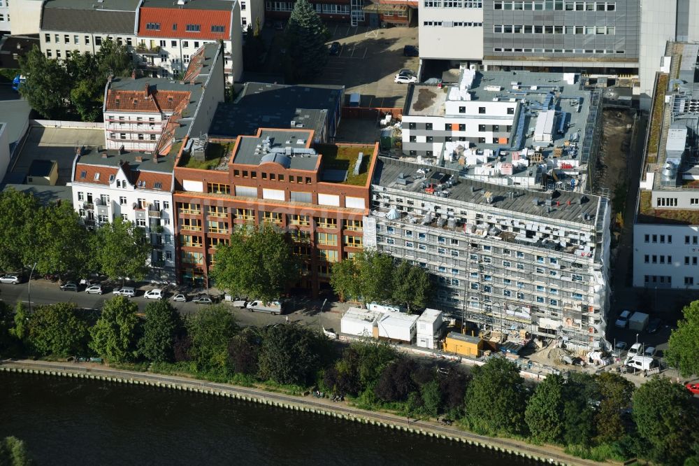 Berlin von oben - Baustelle zum Neubau eines Studenten- Wohnheim - Gebäude entlang der Kaiserin-Augusta-Allee in Berlin, Deutschland