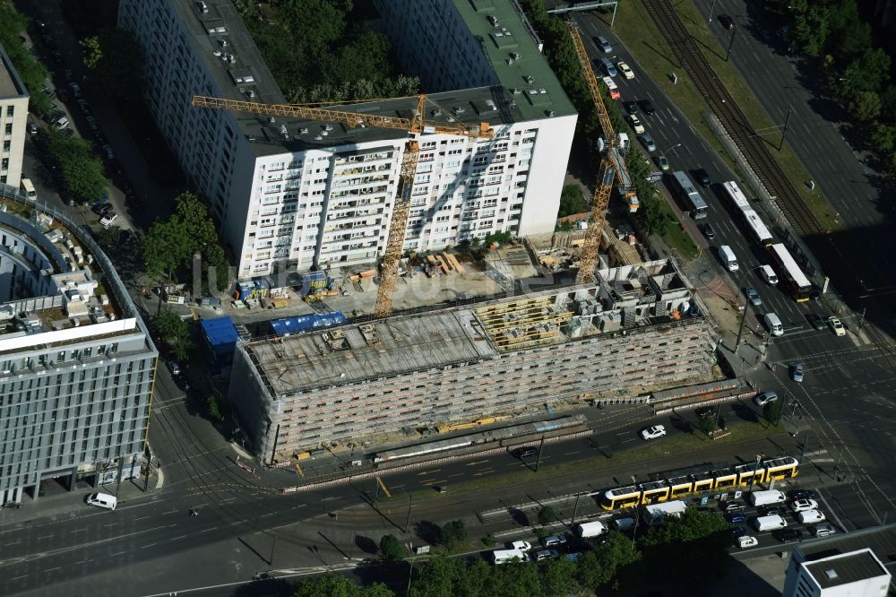 Berlin von oben - Baustelle zum Neubau eines Studenten- Wohnheim - Gebäude der LAMBERT HOLDING GMBH in Berlin