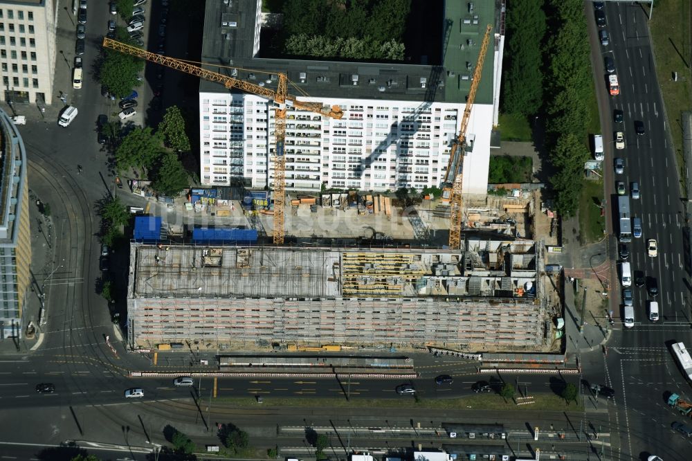 Luftaufnahme Berlin - Baustelle zum Neubau eines Studenten- Wohnheim - Gebäude der LAMBERT HOLDING GMBH in Berlin