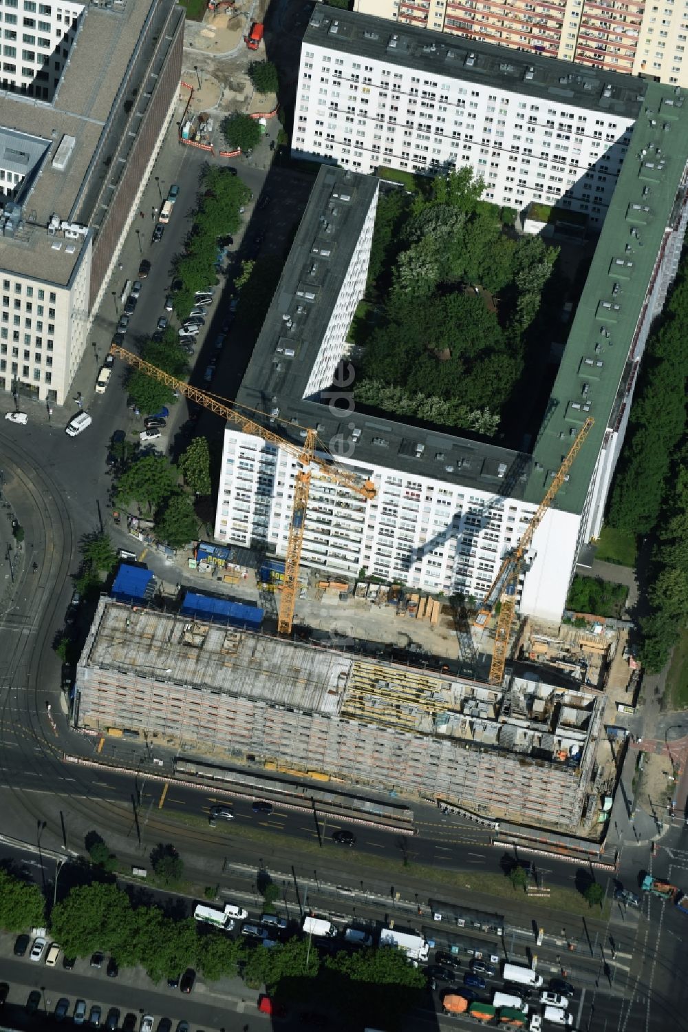 Berlin von oben - Baustelle zum Neubau eines Studenten- Wohnheim - Gebäude der LAMBERT HOLDING GMBH in Berlin