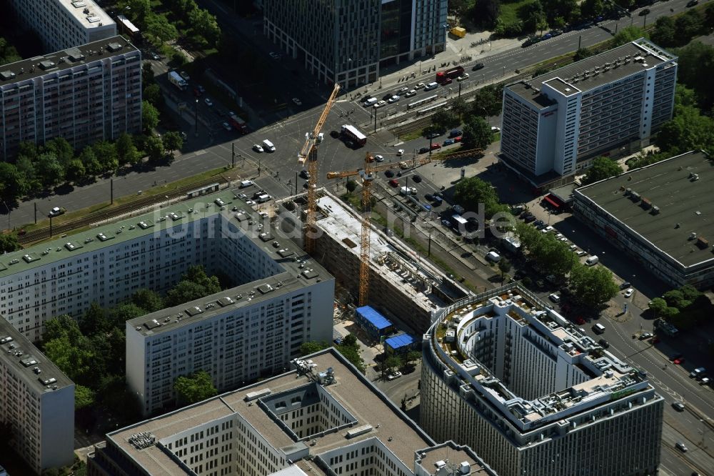 Luftbild Berlin - Baustelle zum Neubau eines Studenten- Wohnheim - Gebäude der LAMBERT HOLDING GMBH in Berlin