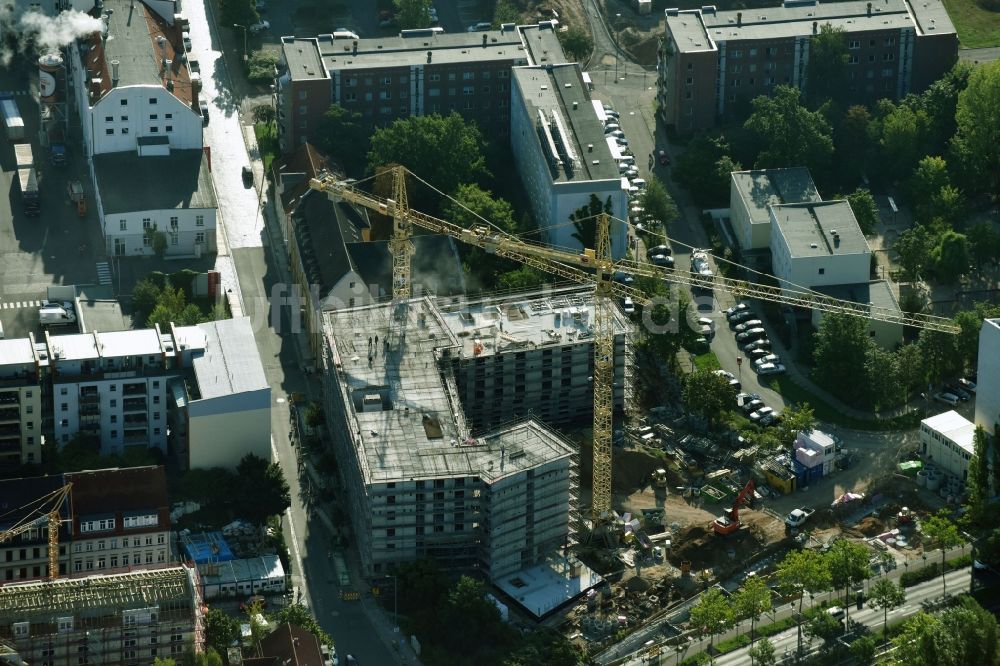 Leipzig aus der Vogelperspektive: Baustelle zum Neubau eines Studenten- Wohnheim - Gebäude an der Mühlstraße Ecke Prager Straße im Ortsteil Südost in Leipzig im Bundesland Sachsen, Deutschland