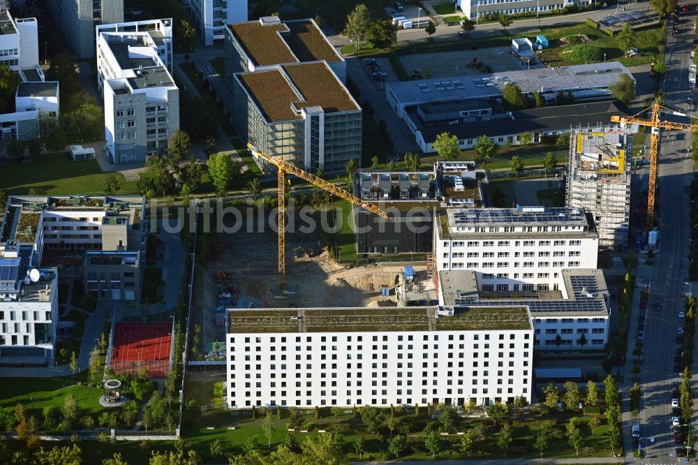 Luftaufnahme München - Baustelle zum Neubau eines Studenten- Wohnheim - Gebäude im Ortsteil Obersendling in München im Bundesland Bayern, Deutschland