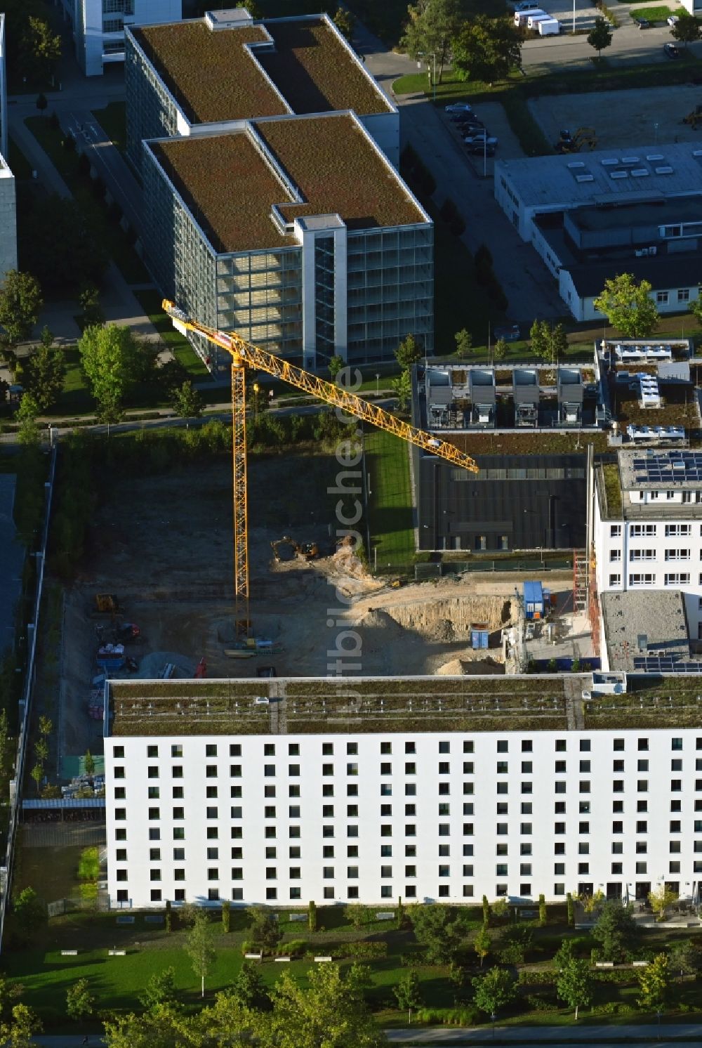 München von oben - Baustelle zum Neubau eines Studenten- Wohnheim - Gebäude im Ortsteil Obersendling in München im Bundesland Bayern, Deutschland