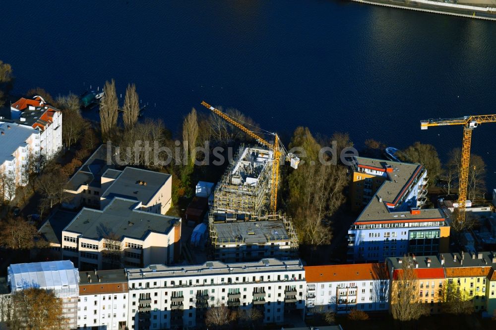 Berlin von oben - Baustelle zum Neubau eines Studenten- Wohnheim - Gebäude an der Schnellerstraße im Ortsteil Schöneweide in Berlin, Deutschland