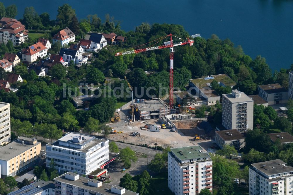 Freiburg im Breisgau von oben - Baustelle zum Neubau eines Studenten- Wohnheim - Gebäude am Seepark in Freiburg im Breisgau im Bundesland Baden-Württemberg, Deutschland